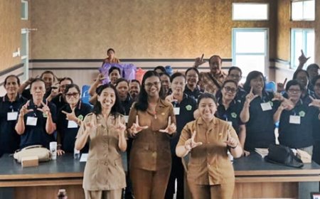 Dua Srikandi, Menyemai Harapan Baru Lansia Desa Keramas